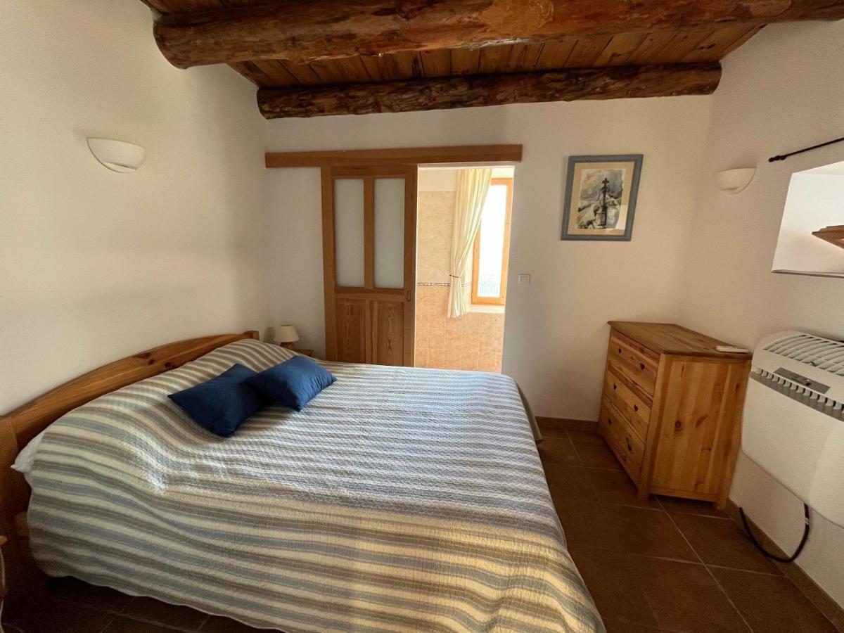 Le Fleuriste Villa Saint-Sauveur-de-Cruzière Bagian luar foto