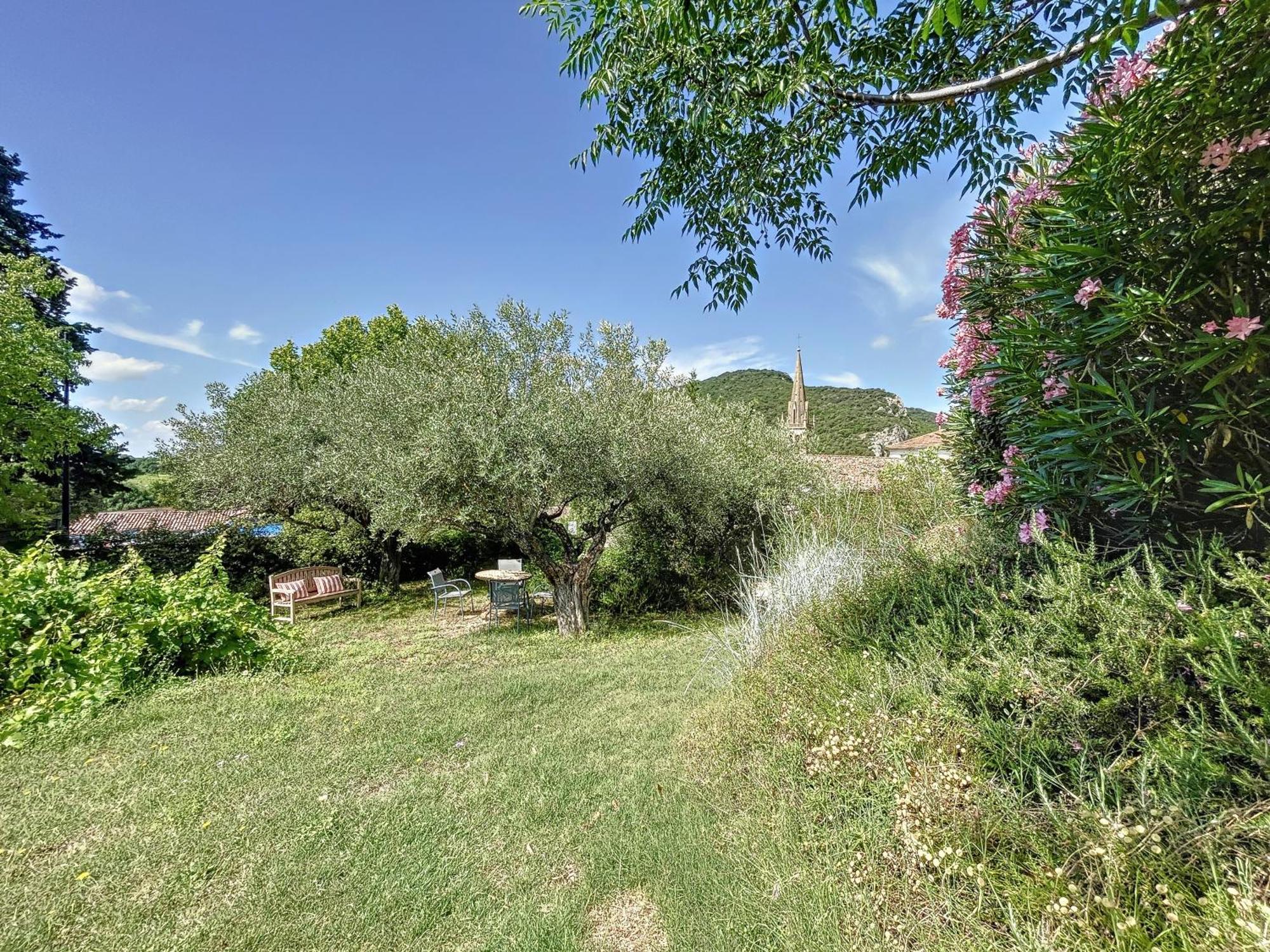 Le Fleuriste Villa Saint-Sauveur-de-Cruzière Bagian luar foto